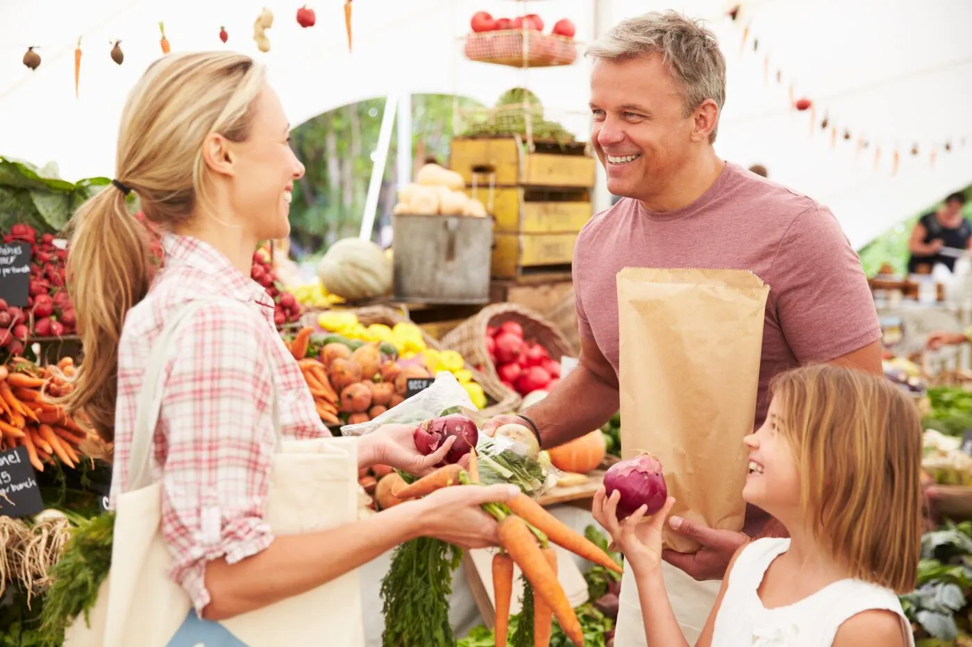 family at the boise farmers market